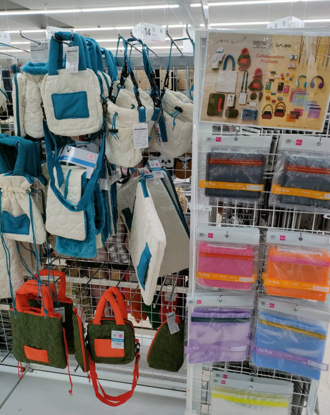 shimapatobu's tweet photo. 100均ダイソー『TGC』コラボ2024秋冬の雑貨が全37アイテム発売!キルトバッグ、スマホケース、U R GLAM コスメも!口コミ、種類、人気商品まとめ!
https://t.co/McoNvgwnDN
店頭でも秋冬の定番商品として販売中です!
#ダイソー #daiso #100円ショップ #100均 #プチプラコスメ #URGLAM https://t.co/ryjyYsOcwp