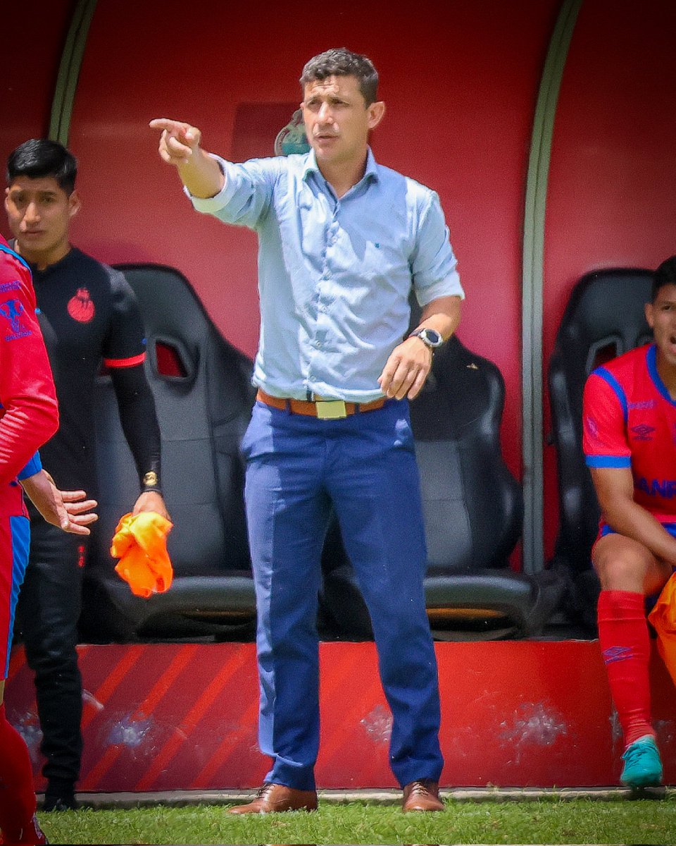 "El éxito no es definitivo, el fracaso no es fatal: lo que cuenta es el coraje de continuar". 

#VamosRojos🔴🔵