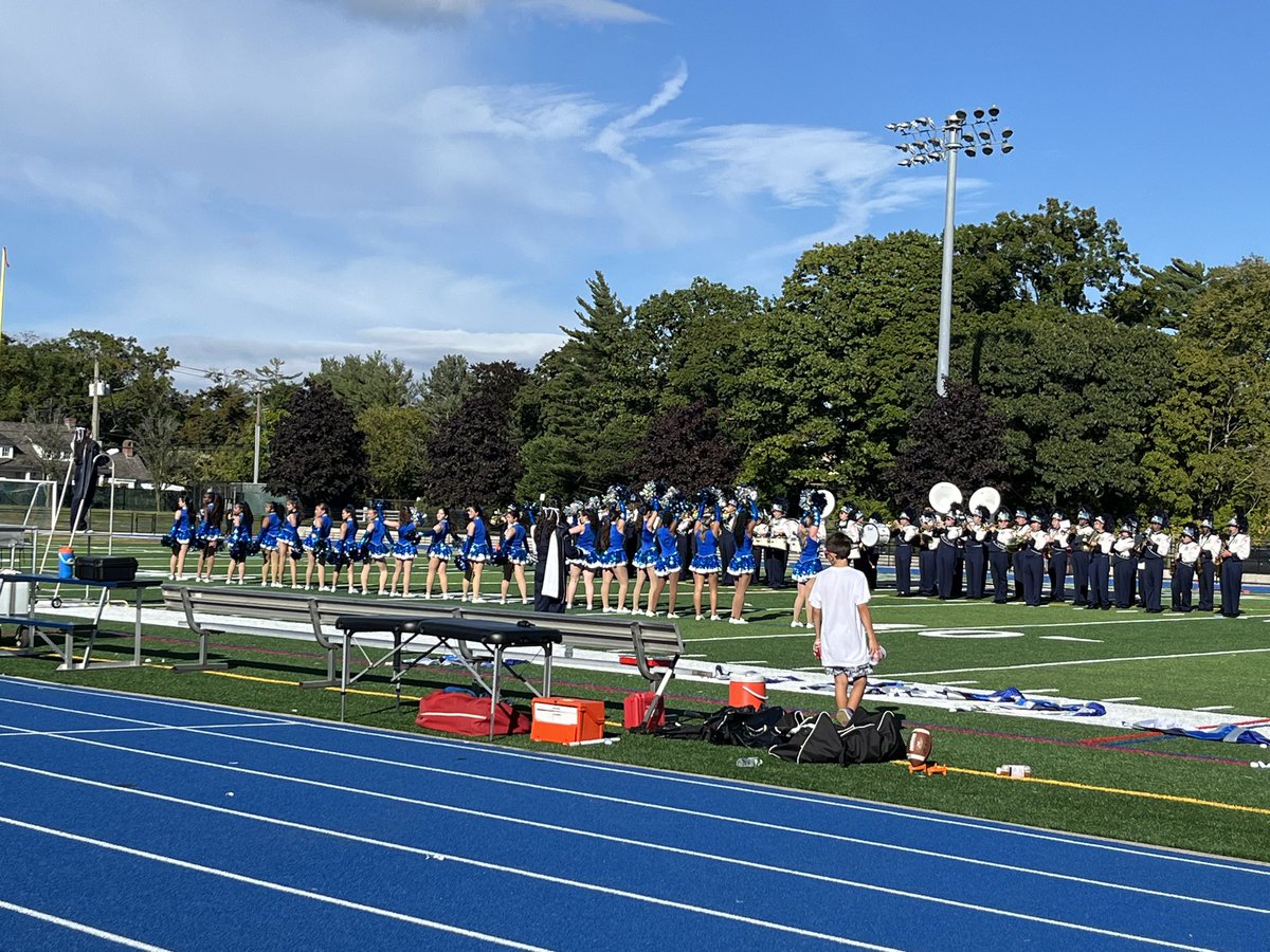 So proud of the Class of 2027 in winning first place for their impressive banner! A direct result of taking pride in their work and being responsible. Homecoming weekend was a blast! 🏈 💙🤍