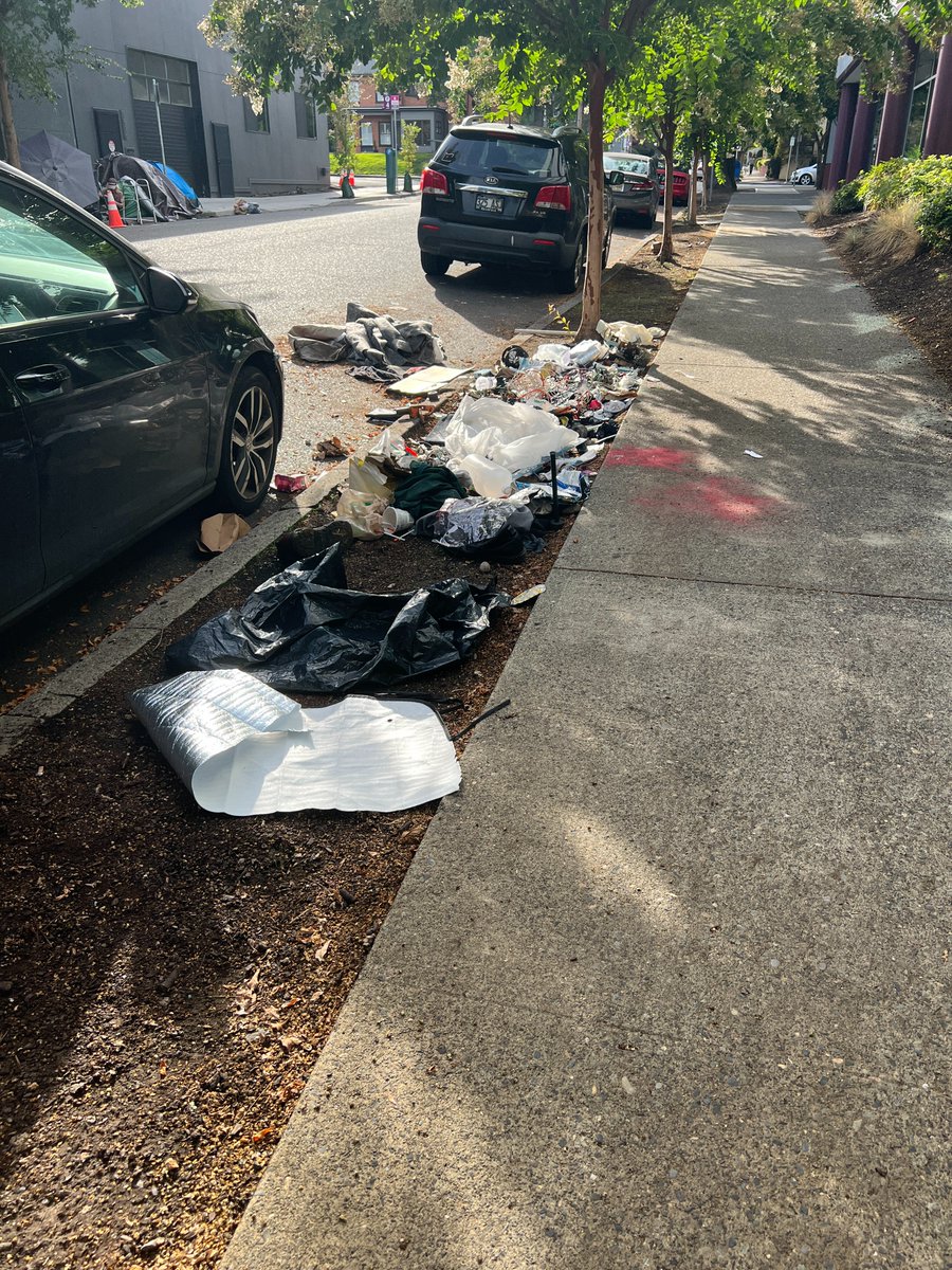 TheRealFarley's tweet photo. Giving them a no camping notice is pointless; they just move right across the street within the allotted 10 days; leaving behind their used drug needles and other garbage for us to clean up.
#Portland #Oregon #HB4002 #Measure110