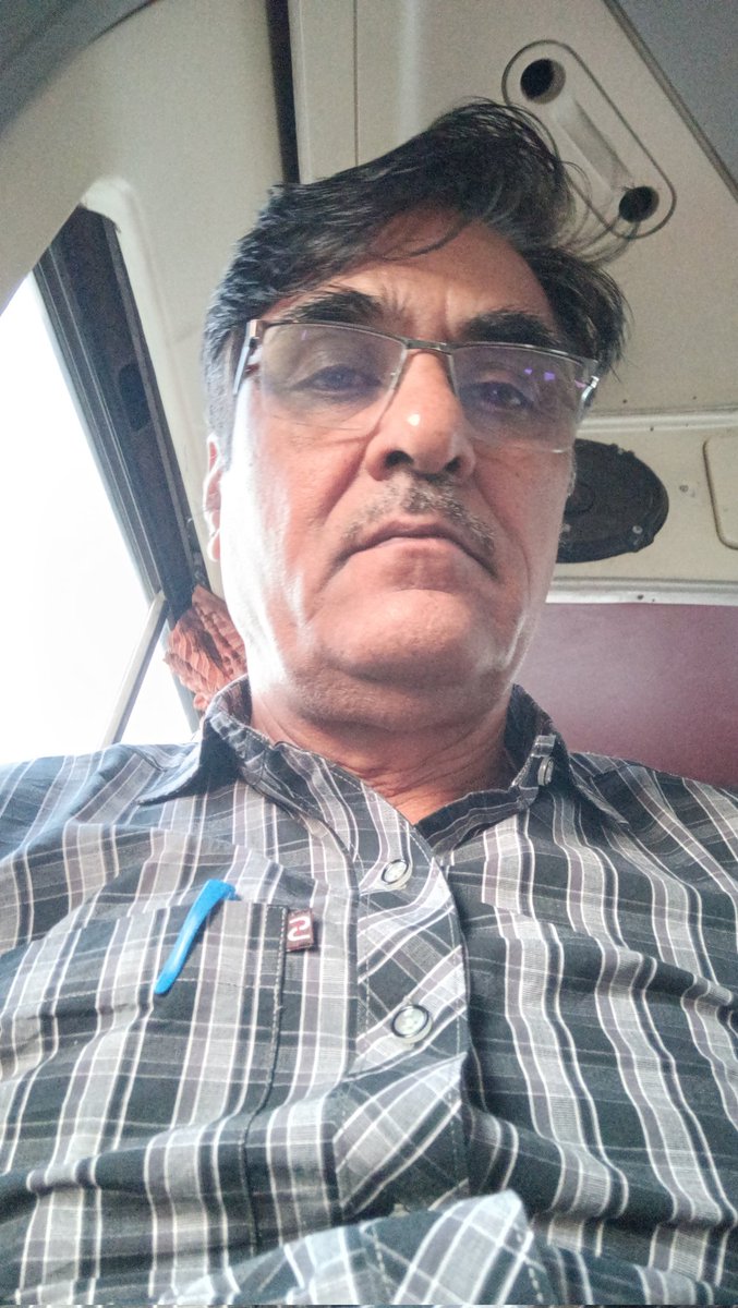 *दिल के अच्छे होने से बेहतर है,*
*आप जुबान के अच्छे हो,*...

*क्योंकि*
 *लोगो का वास्ता पहले जुबान से पडता है।*
*दिल तक तो कुछ खास लोग ही पहुंच पाते है*

       *🙏सुप्रभात🙏*