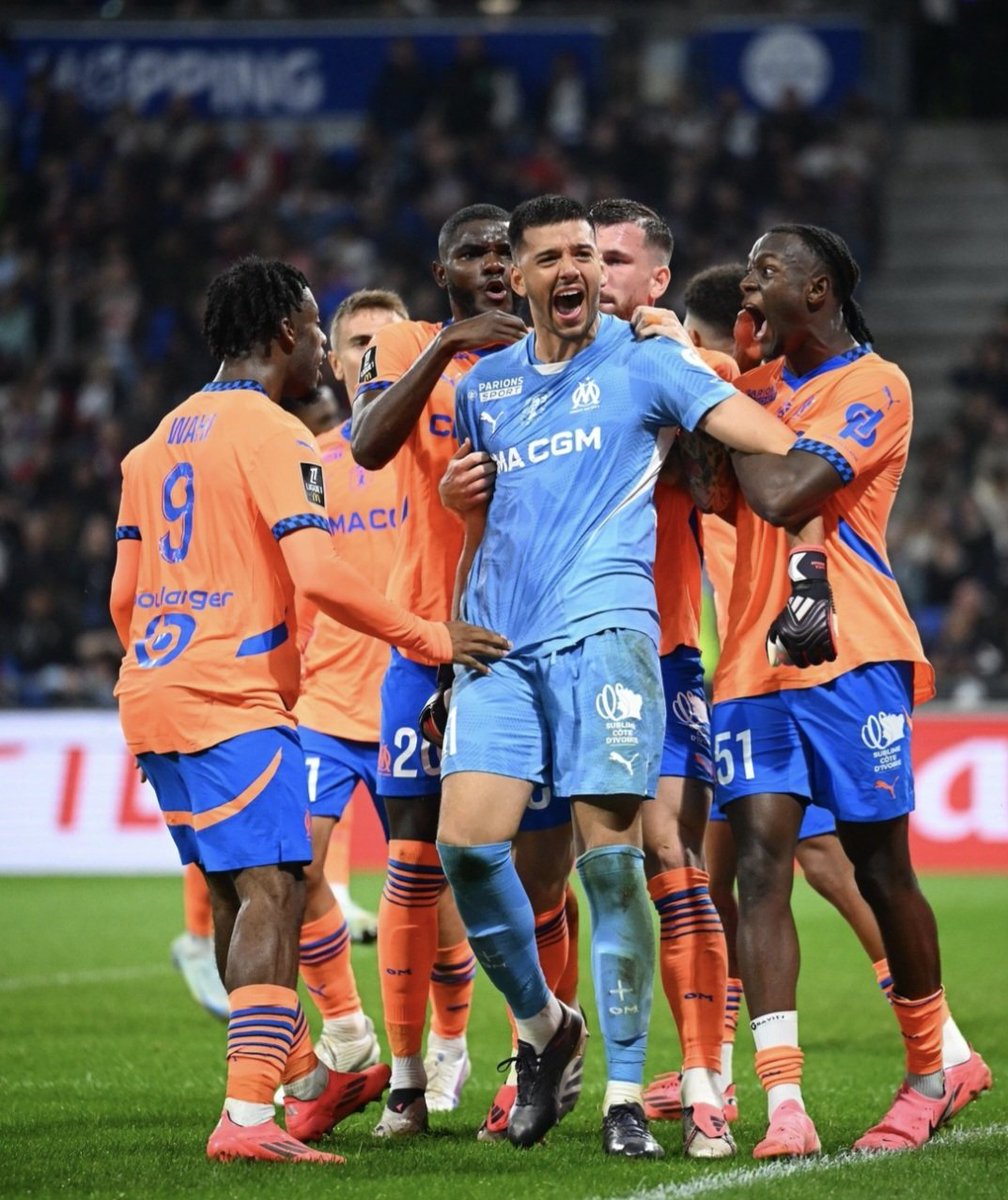 QU'UN SEUL OLYMPIQUE ! #RespectezNous 💙🤍

[#TeamOM | #OLOM]