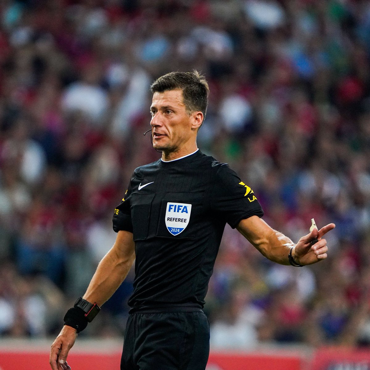 🚨 Medhi Benatia sur l’arbitrage 😳 :

« Je ne suis pas surpris de l’arbitrage, c’est vrai. Lyon - Marseille… Benoît Bastien… 𝗝’𝗲́𝘁𝗮𝗶𝘀 𝗽𝗮𝘀 𝗯𝗶𝗲𝗻. Lyon - Marseille l’année dernière, je m’en souviens. Je n’invente rien. »

(<a href="/DAZN_FR/">DAZN France</a>)