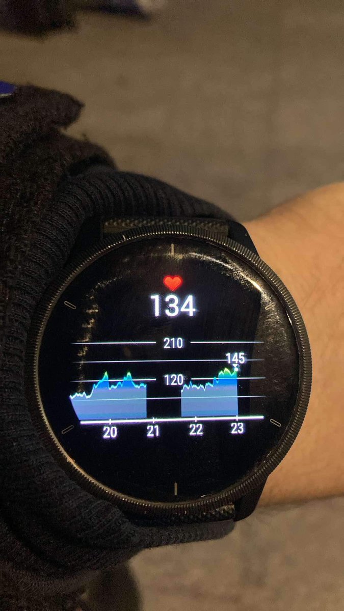 Stanibon's tweet photo. ZROBILI TO ZROBILI TO KURWAAAAAAA
90 MINUT Z CZERWO 

82 1:2
90+3 2:2
90+5 2:3

Najbardziej szalony mecz OM jaki widziałem.. 145 tętna, Balerdi mnie wpędzi do grobu.. 

Jezu jak ja kocham ten klub. #OMVarsovie zawsze obecne 
#modanafrancje #francjaelegancja #teamOM #OLOM https://t.co/xplJ5FUEcQ