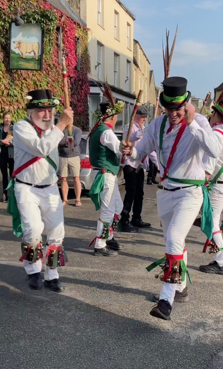 jonboy274's tweet photo. Charlbury Street Fair yesterday https://t.co/FHpO8MDIWR