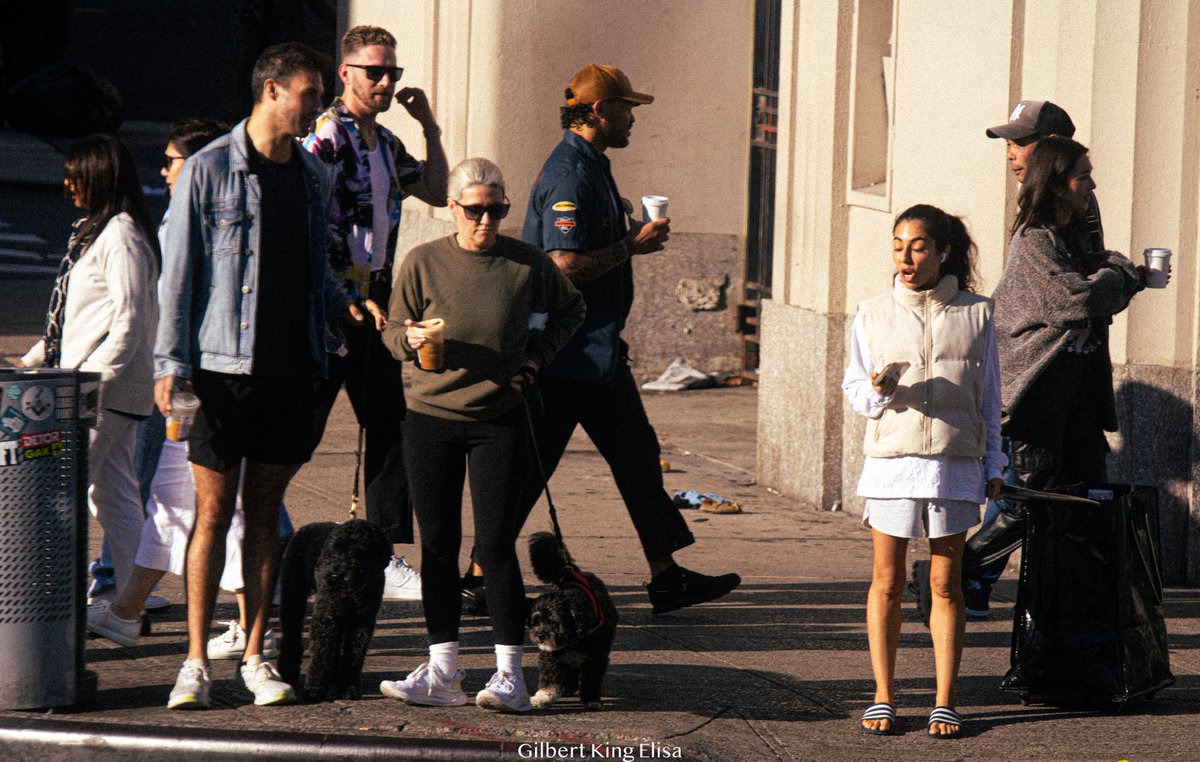 GilbertKElisa's tweet photo. "A Public Conversation"
~New York City
#GilbertKingElisa #peoplewatching #streetphotography #NewYorkCity #nyc #streetphoytographer #photography #people #peoplephotography #photogtapher #pictures #colorphotography #colorphoto #manhattan #white #cellphoneaddiction #fashion #photooftheday