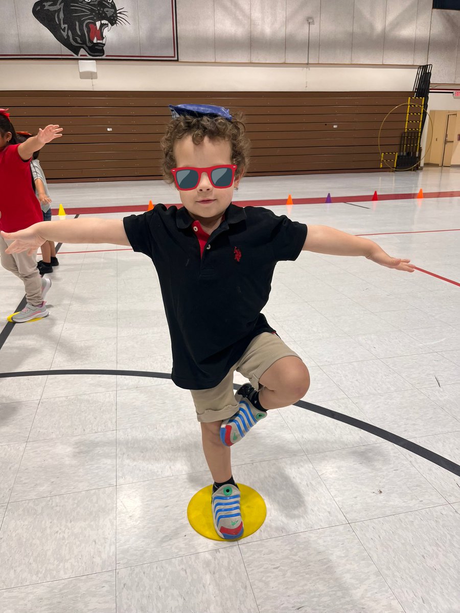 CoachDJ2016's tweet photo. 16 de Septiembre, dance, bean bag balancing skills, and a sweet to start the last week and September is almost over. #CTWPanthers #WeAreClintISD https://t.co/60La6z8lg7