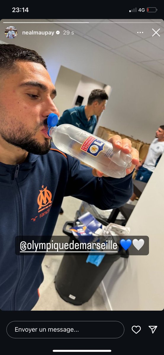 OMsangchaud13's tweet photo. Djdjddkkdkdk MAUPAY EST COMPLÈTEMENT FOU 😭😭😭😭🩵🤍
#TeamOM #OLOM #Maupay https://t.co/d99k4MOxwG