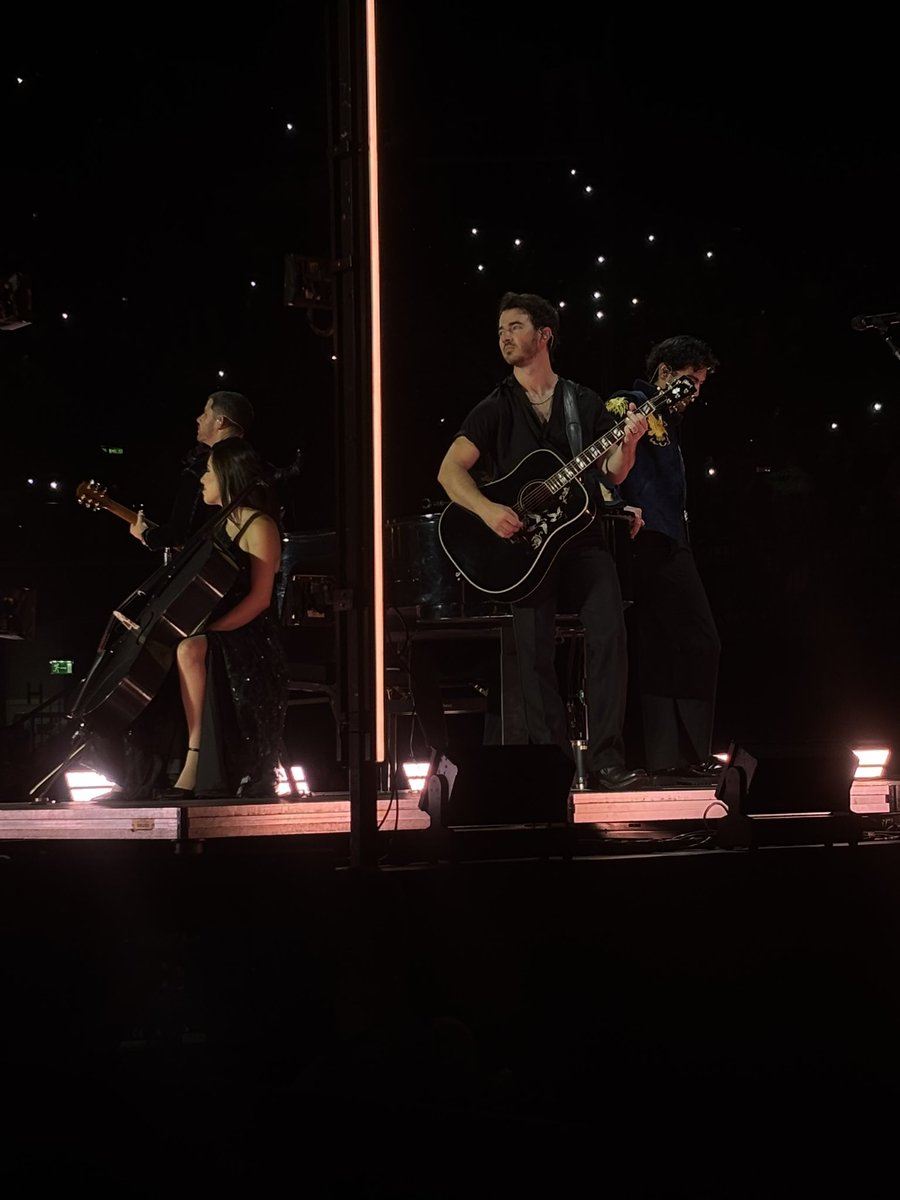 OnlyBridgette's tweet photo. First @jonasbrothers concert in my life. I have waited over 10 years for this night. Absolutely loved it. Thank you guys❤️ https://t.co/yYPI8FGxtz
