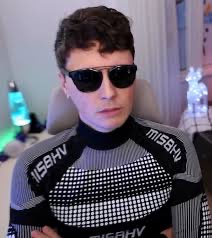 RubyVersion's tweet photo. Need to know who @danielhowell biases in stray kids NOW. 
It’s a need. https://t.co/stmqlZZAIe