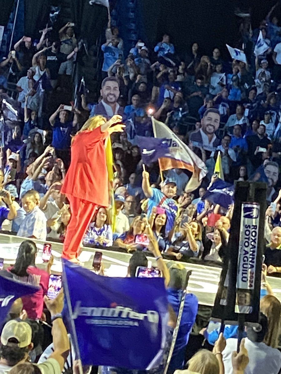 irma_rodri's tweet photo. Nuestra próxima Gobernadora @Jenniffer dirigiéndose a los presentes 
#LlenoTotal #ParaQueGanePuertoRico #VotaIntegroPNP #VotaEstadidad #AsambleaPNP https://t.co/cNoZg0NJdw