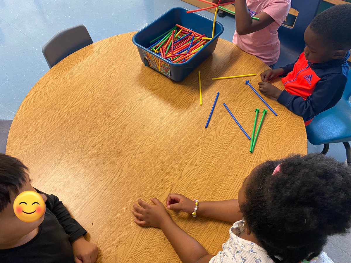 NorthKiplingJMS's tweet photo. JK/SK4 engage in STEM based exploration.@LC1_TDSB https://t.co/7xJUt2ZAS3