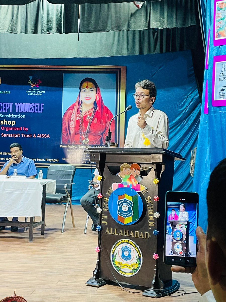 bvd26's tweet image. सुश्री दीपशिखा पांडेय व अन्य गण्यमान्य अतिथियों के साथ मंच साझा करने का सुअवसर प्राप्त हुआ । पर्दे के पीछे मेहनत करने वाले सभी कर्मठ कार्यकर्ताओं व पदाधिकारियों का तहे दिल से शुक्रिया । महाकुंभ को स्वच्छ, सुंदर व प्लास्टिक मुक्त बनाने के लिए शपथ ग्रहण किया गया ।