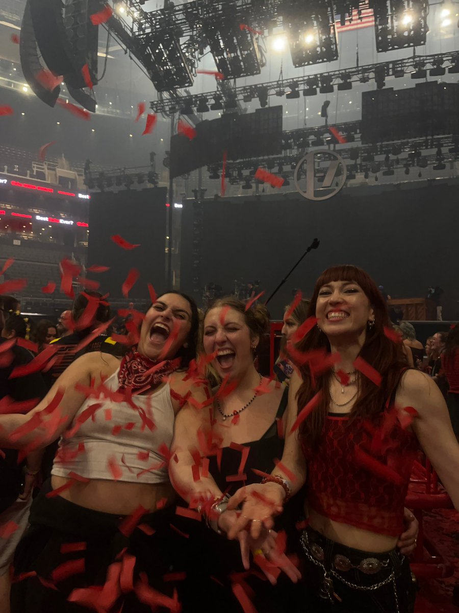 sadie👽 tweet media