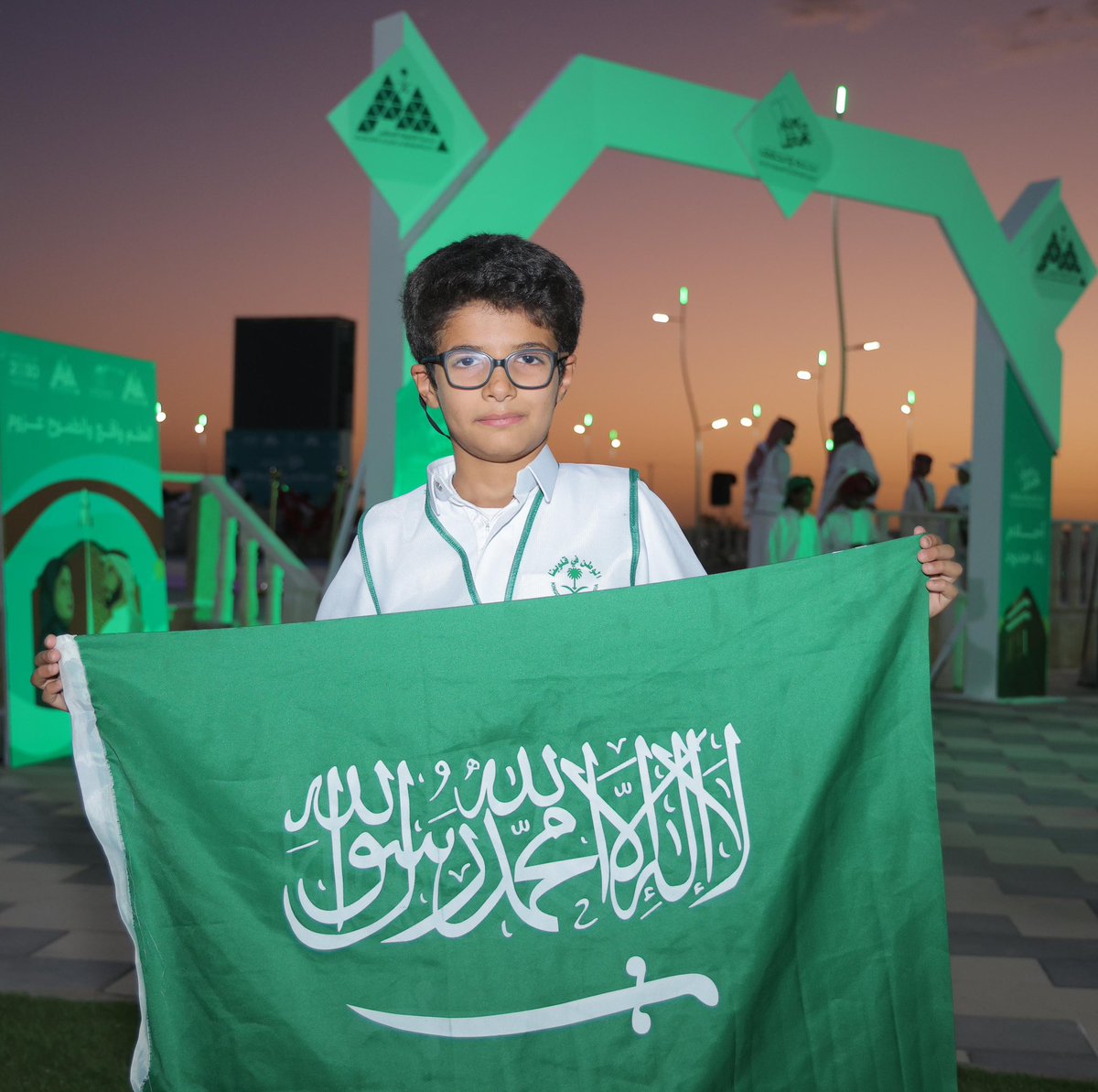 relation_1429's tweet image. 🇸🇦| #نحلم_ونحقق 

سارعي للمجد والعليا🇸🇦
نرددها صغارًا وكبارًا 👥
حبًا وانتماءً وفخرا 💚

#اليوم_الوطني_94  
📸 #الحليفة_الأجمل 
#أمانة_منطقة_حائل