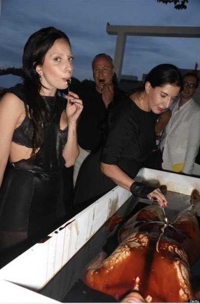AlexSofamous's tweet photo. Les Fans de Lady GaGa tout va bien dans votre tête ?! 🤔🚨 Bonne appétit 😋😈

#Sataniste #LadyGaga #Joker https://t.co/jGbqZpqhs8