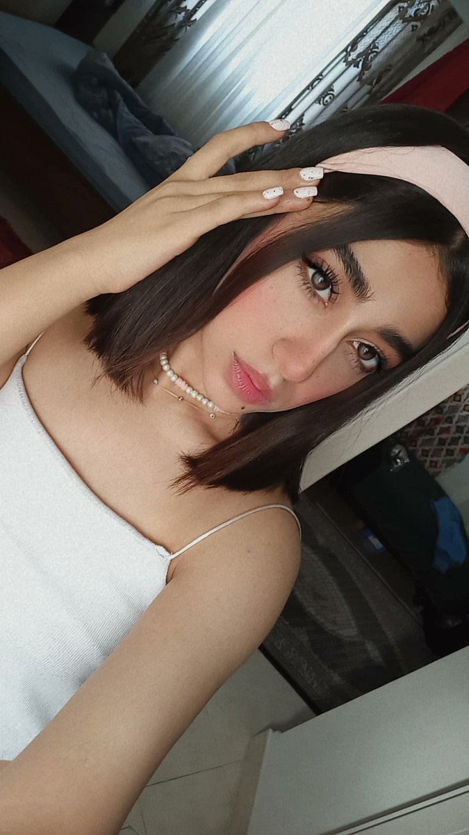 هِلیای خالی tweet media