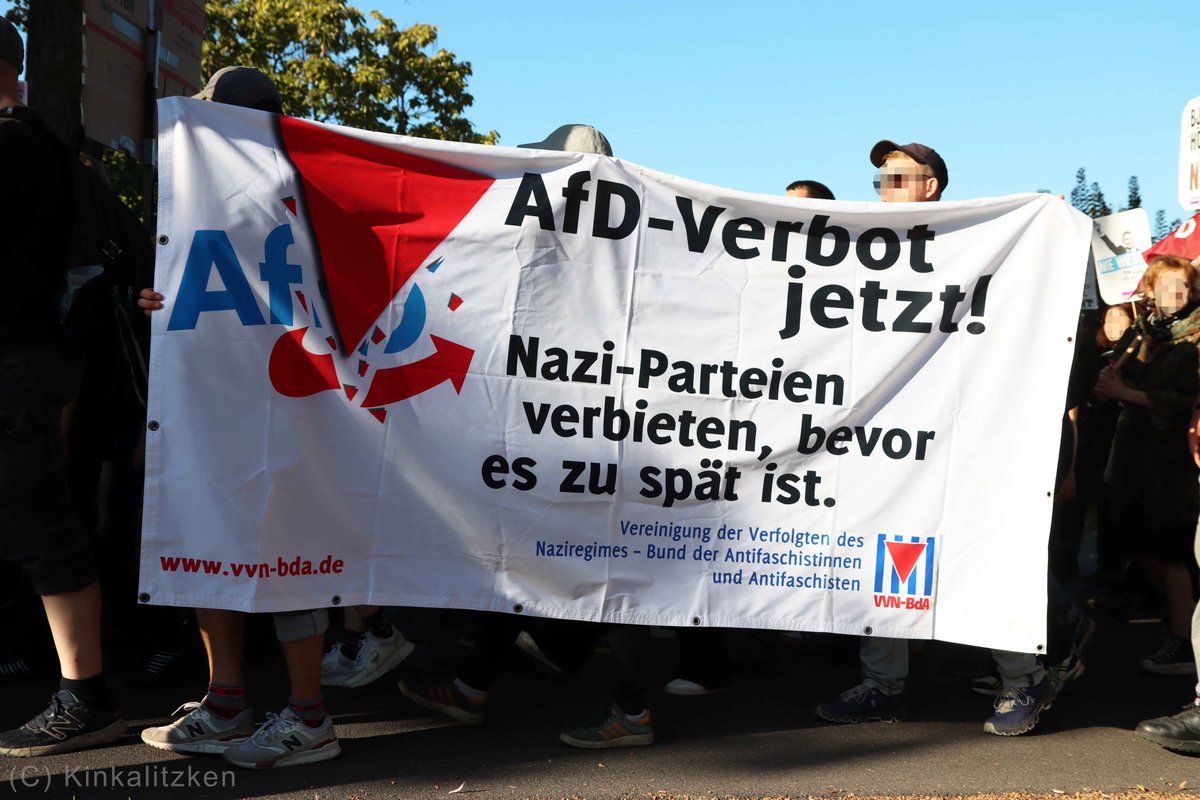 Über 400 Menschen gingen in #Potsdam auf die Straße, um gegen die Wahlparty der AfD zu protestieren. #Brandenburgwahl2024 #noafd #p2209 #b2209
