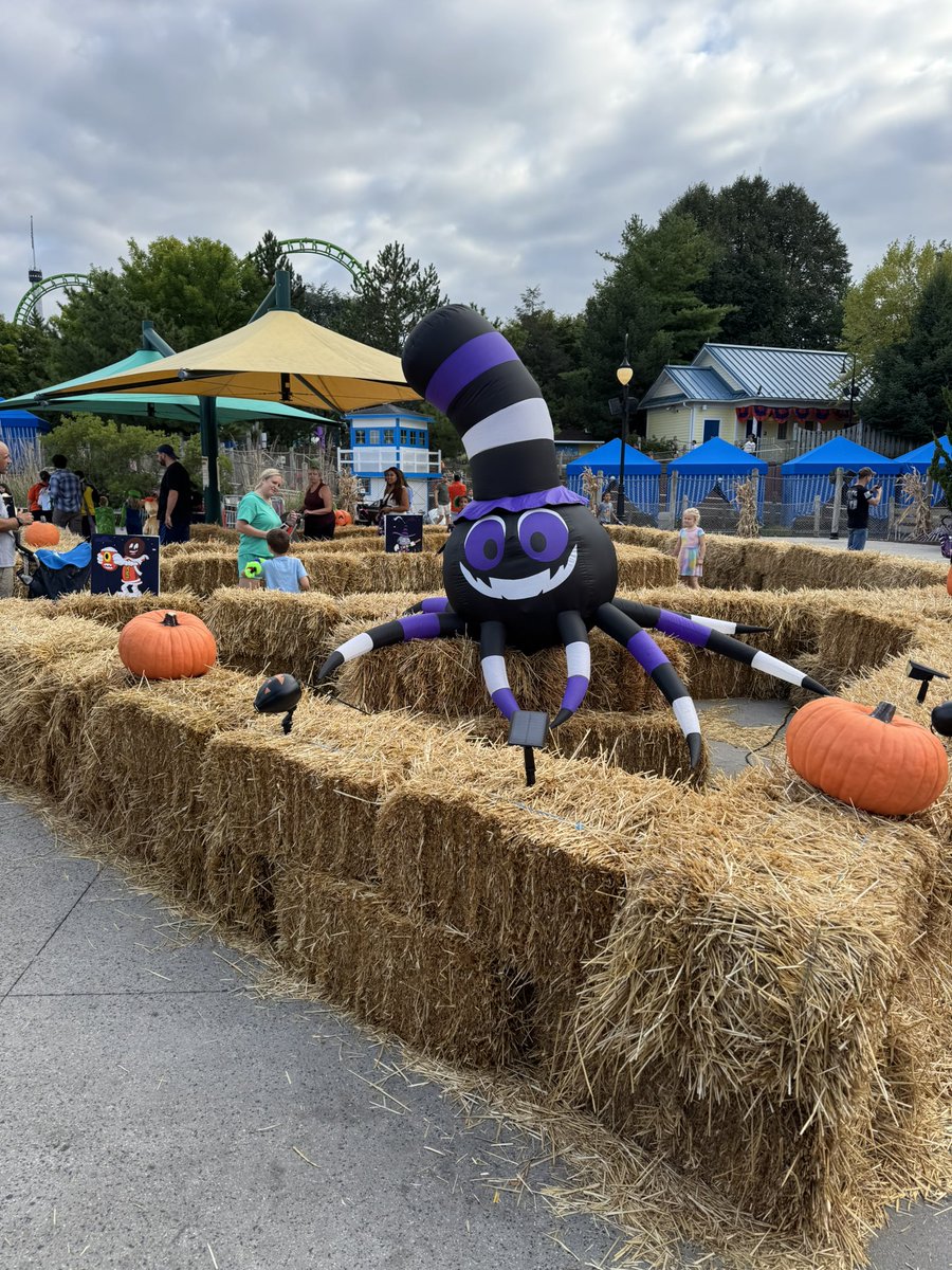 lregos's tweet photo. Ready to enjoy Hersheypark Dark Nights! Such a beautiful evening! @Hersheypark #DarkNights https://t.co/V0BrLHHxhU