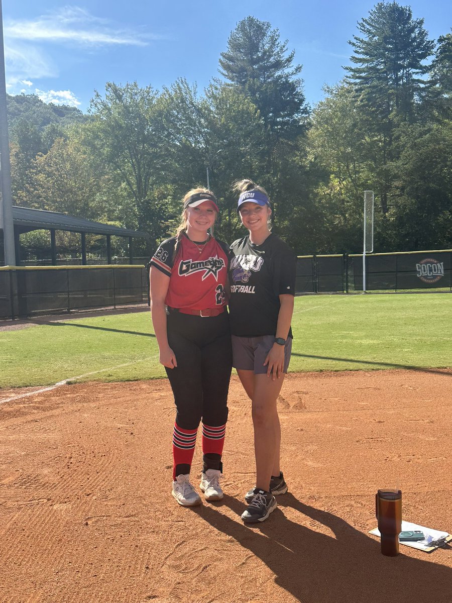 Hannah_sb24's tweet photo. Finished my weekend in NC with a Camp ⛺️ at Western Carolina! I got some great work in and amazing feedback! I can’t wait to be back on campus! Thank you @Clift_coach @Mads_Arm2Strong and @JeralynnWells for your time! 💜

@CatamountSB 
@SFLadyWolvesSB 
@Gametime202526 https://t.co/7iXcUEVOGe