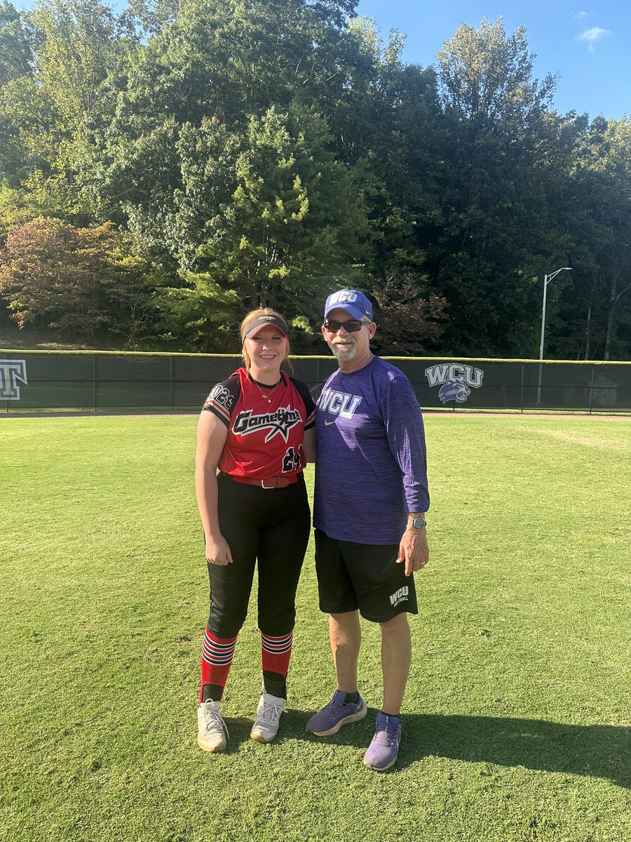 Hannah_sb24's tweet photo. Finished my weekend in NC with a Camp ⛺️ at Western Carolina! I got some great work in and amazing feedback! I can’t wait to be back on campus! Thank you @Clift_coach @Mads_Arm2Strong and @JeralynnWells for your time! 💜

@CatamountSB 
@SFLadyWolvesSB 
@Gametime202526 https://t.co/7iXcUEVOGe