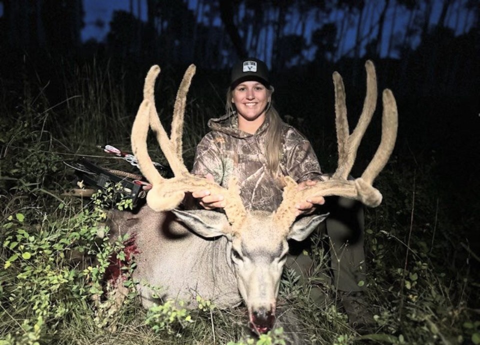 Help us congratulate Geogia-Kate from The Legends of the Fall on this Colorado Beauty, her largest mule deer to date! 

#ITSINOURBLOOD #outdoors #Colorado #deer #deerseason #muledeer #beauty