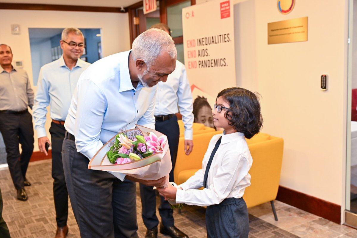 presidencymv's tweet photo. President H.E. Dr @MMuizzu meets with the Maldivian community residing around New York State to better understand their needs and cultivate meaningful connections. https://t.co/pKO4adXFrl