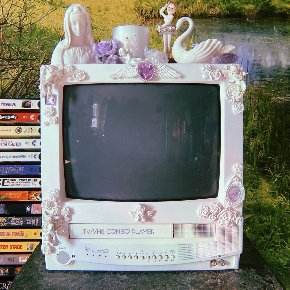 _dollierocker_'s tweet photo. Who wants to come over and watch some movies https://t.co/un8KfrkN4U