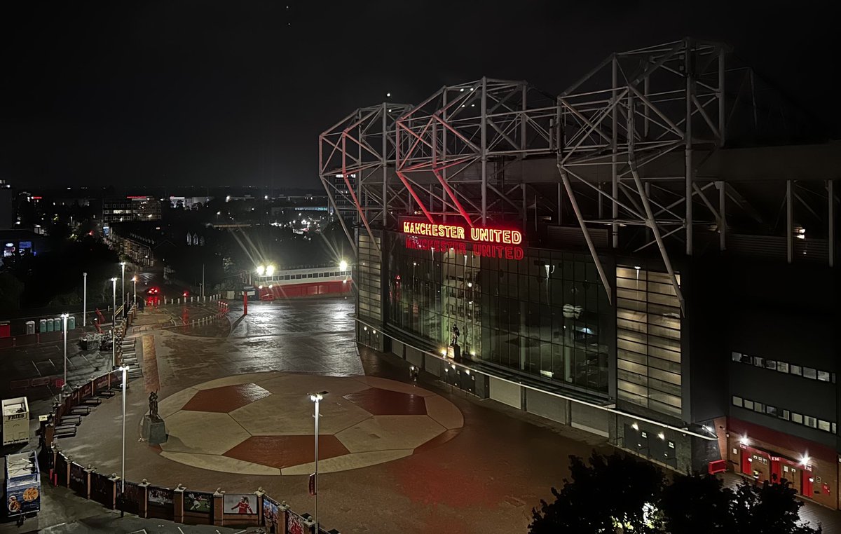 Tonight’s room with a view and tomorrow’s office. Looking forward to two days of education and collaboration with ⁦<a href="/INEOSGrenadiers/">INEOS Grenadiers</a>⁩ and ⁦<a href="/ManUtd/">Manchester United</a>⁩ medical staff
