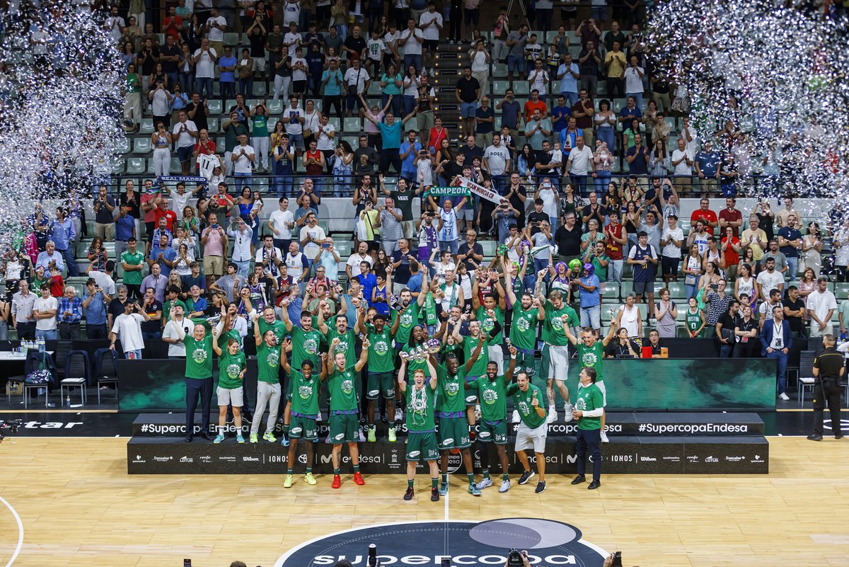 BasketFederado's tweet photo. Unicaja alcanza la gloria: Conquista su primera Supercopa y frena el dominio del Real Madrid https://t.co/KT6uDTEiG5 https://t.co/51Sk3yIsU2