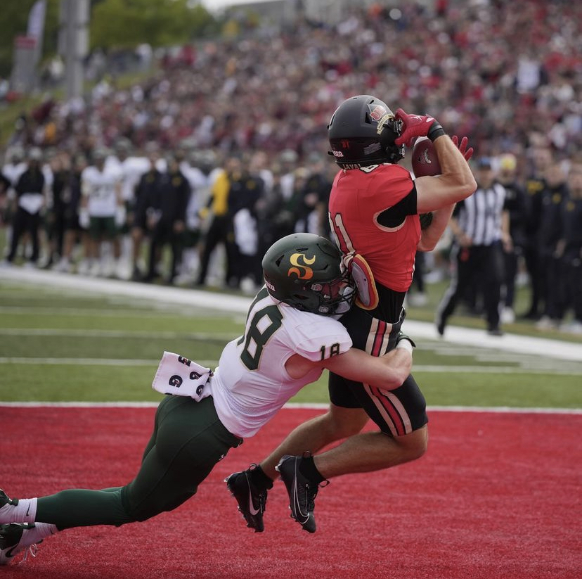 PRSVRE_'s tweet photo. Laval REC Olivier Cool in just 4 games:

🎯 28 REC
📊 403 REC YDS
💰 8 TDS

Cool is averaging 100.8 YPG and is on pace to finish the season with 16 REC TDs

The current U SPORTS record for most REC TDs in a single season is 15, set by Calgary REC Don Blair in 1995

📸 via Laval https://t.co/4tCpulsgUN