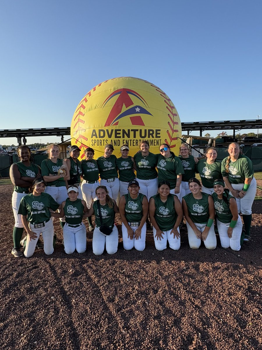 Great work by the Mighty Oaks going 2-1 on the day at the Adventure Sports College Showcase. #MightyOaks #FeartheAcorn #Team3 💪🥎