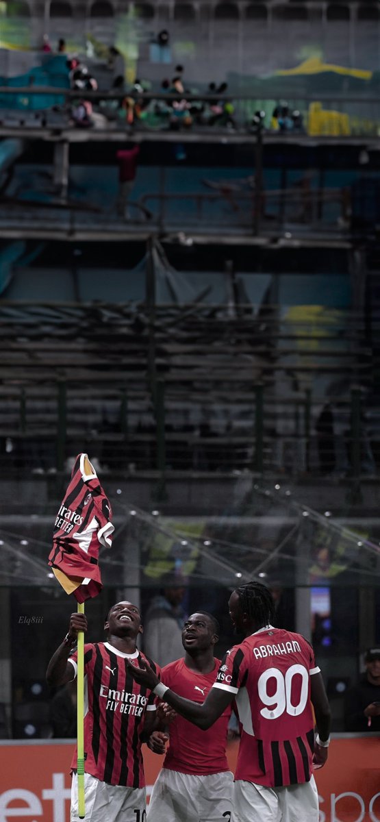 ⁴ᵏ #Wallpaper | Milano is red  | #InterMilan | ᴬᵁᴿᴬ 🖤♥️👑 “