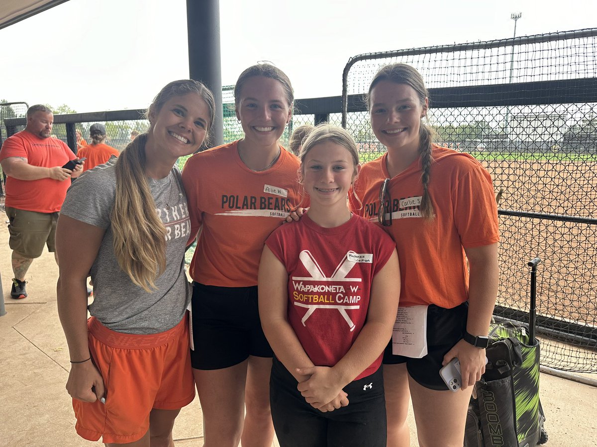 Coach__Cross's tweet image. What a day! Even got to meet a fellow Redskin today 🤘🏼 #Wapak #Bears 
@ONUSoftball @TeamWapakoneta