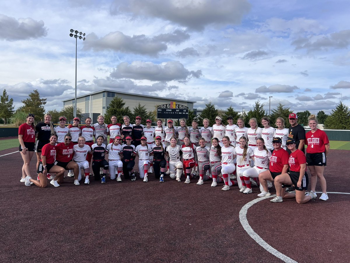 KSRenegades's tweet photo. Great day at @Gorilla_SFB for @KSRenegades_BPF , Renegades Walker, and Renegades Fowler.  

Huge thank you to the Pitt State players and coaches for your time, energy, and insight!  

❤️🖤

#morethanagame #ksrenegades https://t.co/XHgcyNRnH2