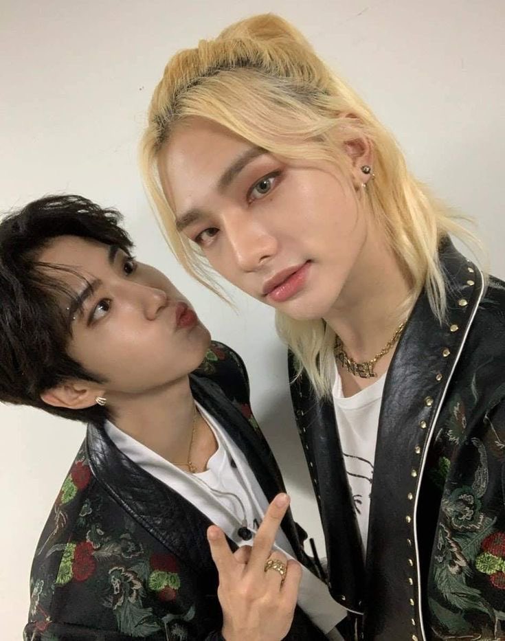 LoveSickx_'s tweet photo. Amigo secreto | Hyunsung mini au| 
Donde hynjin y jisng se gustan mutuamente pero no son capaces de dar el siguiente paso. O donde a jisng le sale de amigo secreto el chico que le gusta y cree que esta es la oportunidad perfecta para confesarle sus sentimientos. https://t.co/n6zf5EZXOK