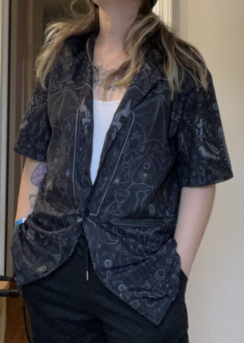 RodeoPunkParade's tweet photo. Our Spooky Doodles shirt was a popular one at the #EloiseAsylum Haunted Harvest event!
You can find this bad boy on our webstore! Get yours to bring in #spooky season!
#spookyseason #rodeopunkparade #altfashion #halloween #makeitweird #smallbusiness #supportsmallbusiness https://t.co/3CrfriyG8B