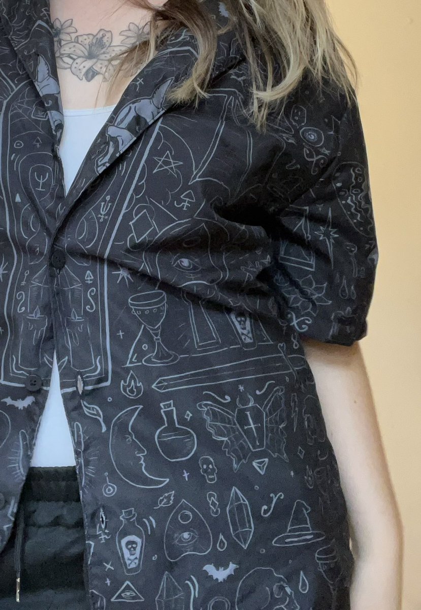 RodeoPunkParade's tweet photo. Our Spooky Doodles shirt was a popular one at the #EloiseAsylum Haunted Harvest event!
You can find this bad boy on our webstore! Get yours to bring in #spooky season!
#spookyseason #rodeopunkparade #altfashion #halloween #makeitweird #smallbusiness #supportsmallbusiness https://t.co/3CrfriyG8B