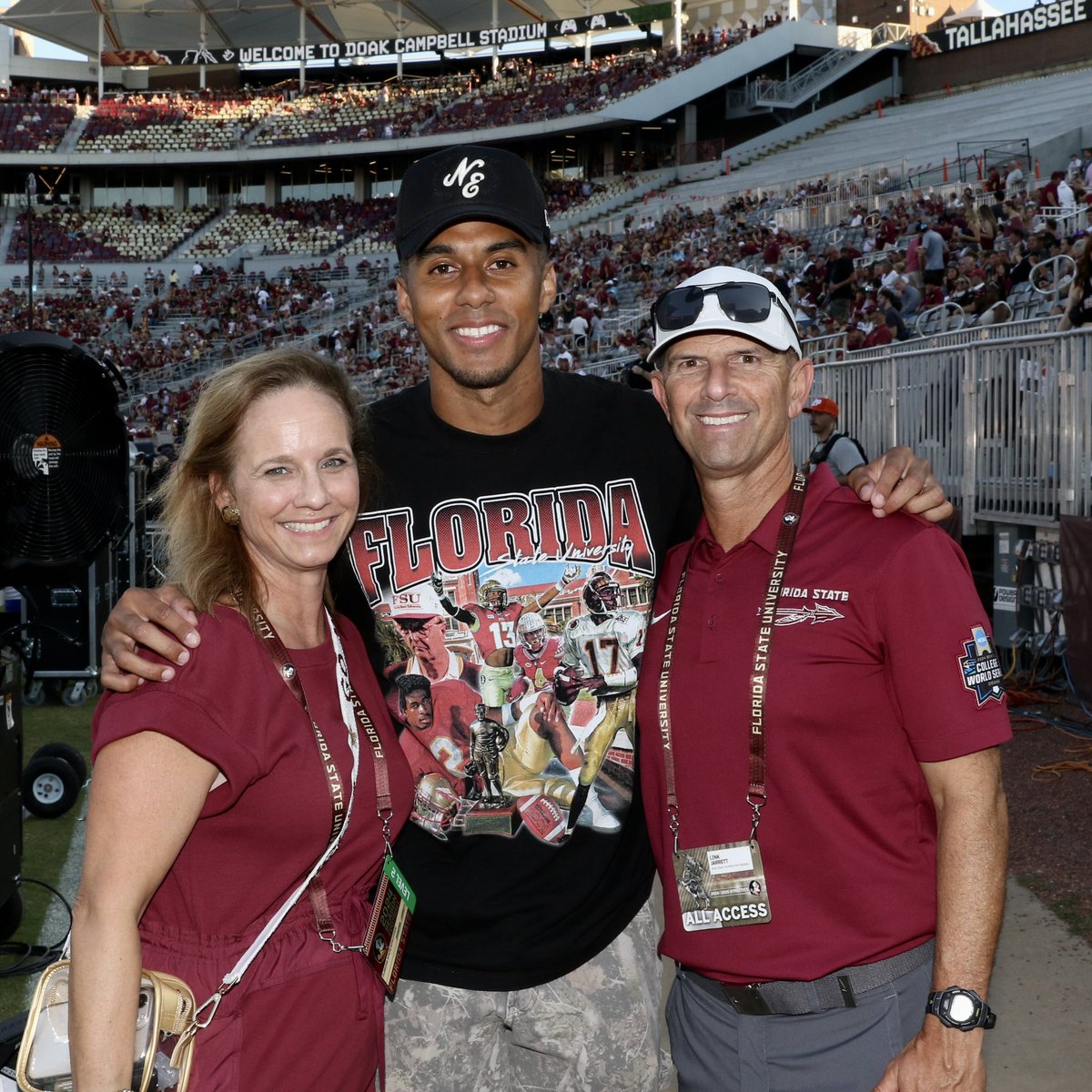 FSUBaseball's tweet photo. Great to catch up with Jordan Travis at Doak last night before a big @FSUFootball win!

#Noles https://t.co/6vIYdBLhCU
