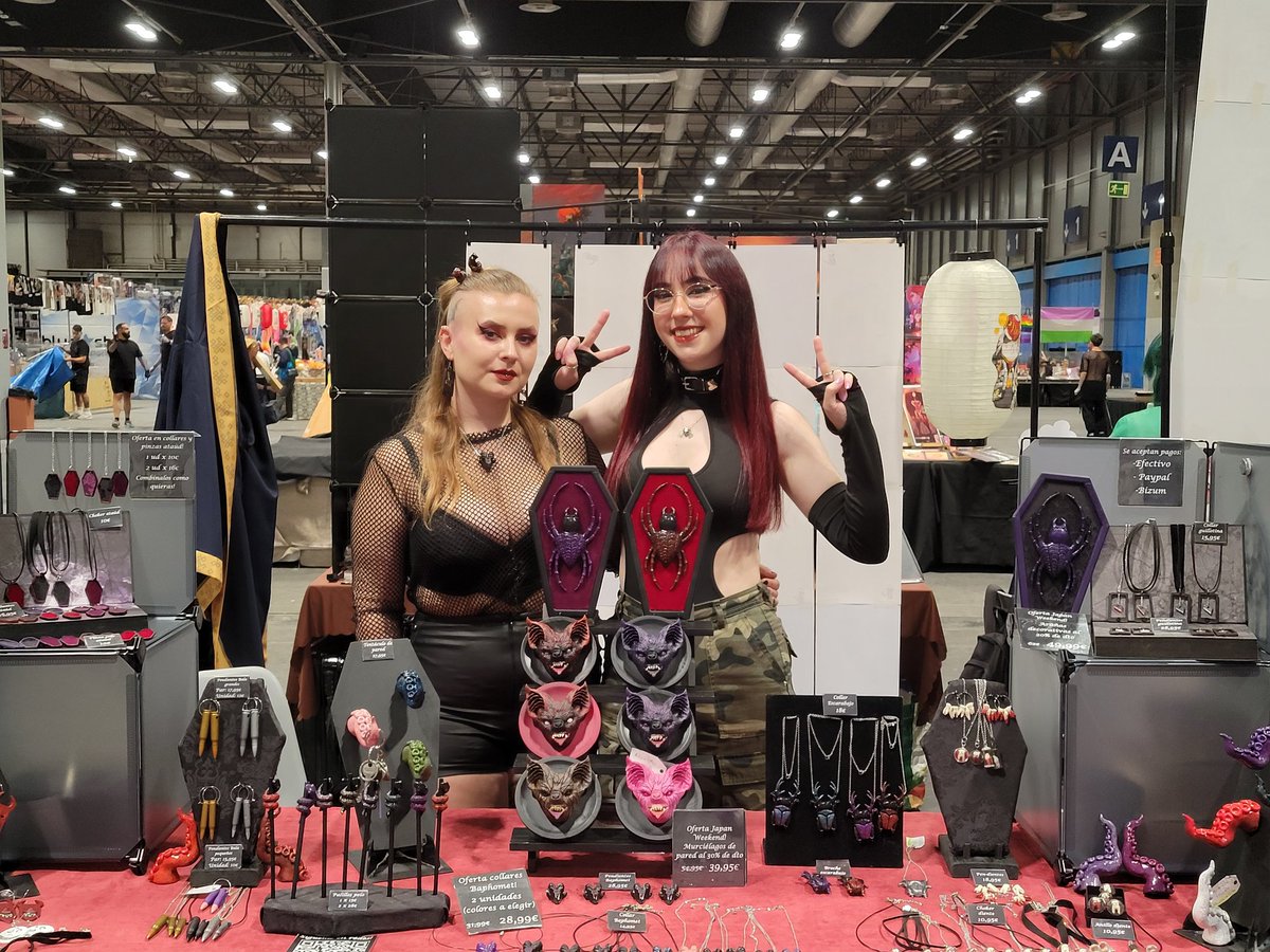 Pos me lo he pasado muy bien en la Japan Weekend de Madrid acompañando en su stand a <a href="/Homeofmonsterss/">Home of Monsters: Japan W. Madrid</a> 🩷🖤🩷
