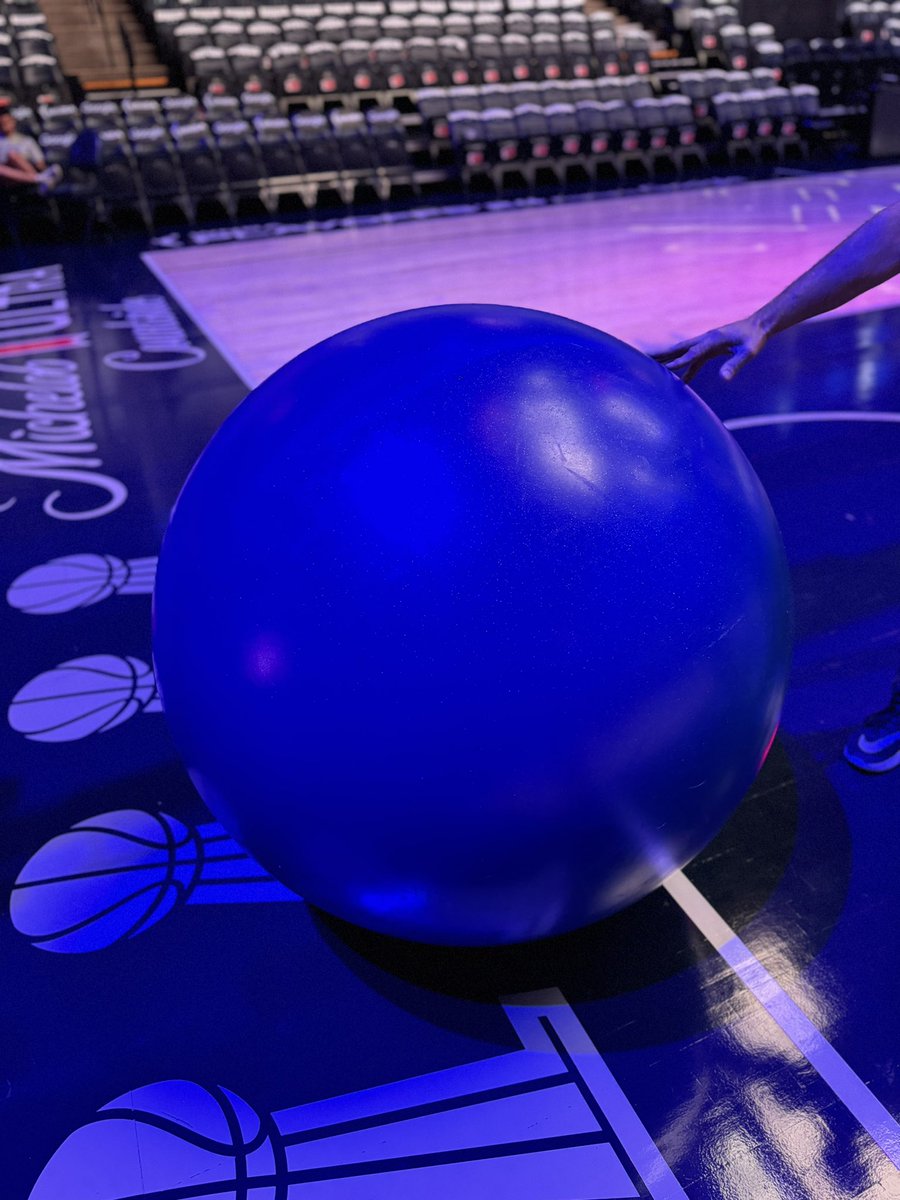 <a href="/GraceGoodCirque/">Grace Good</a> is a new favorite <a href="/WNBA/">WNBA</a> @nba halftime performer - she just kills the performance <a href="/TargetCenterMN/">Target Center</a> for <a href="/minnesotalynx/">Minnesota Lynx</a> and <a href="/Timberwolves/">Minnesota Timberwolves</a> games - got to handle the ball she performs on and even more amazing