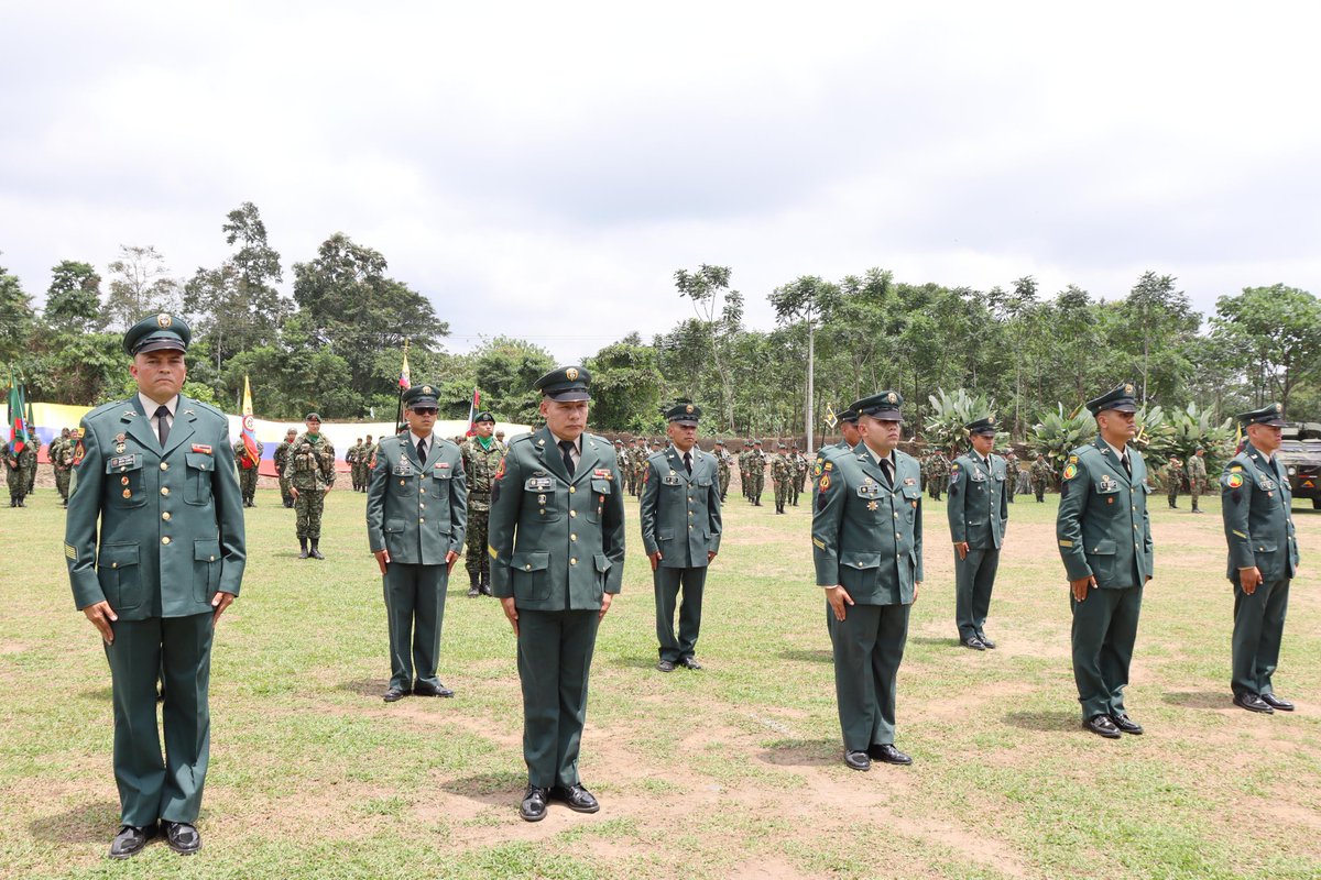 FuerzaFtc's tweet photo. El #BASGO53, mediante ceremonia militar, realizó el ascenso de un personal de Suboficiales al grado inmediatamente superior, reconociendo su trayectoria al servicio de los colombianos y la institución. #FUDRA2 https://t.co/weSUqjwtO8