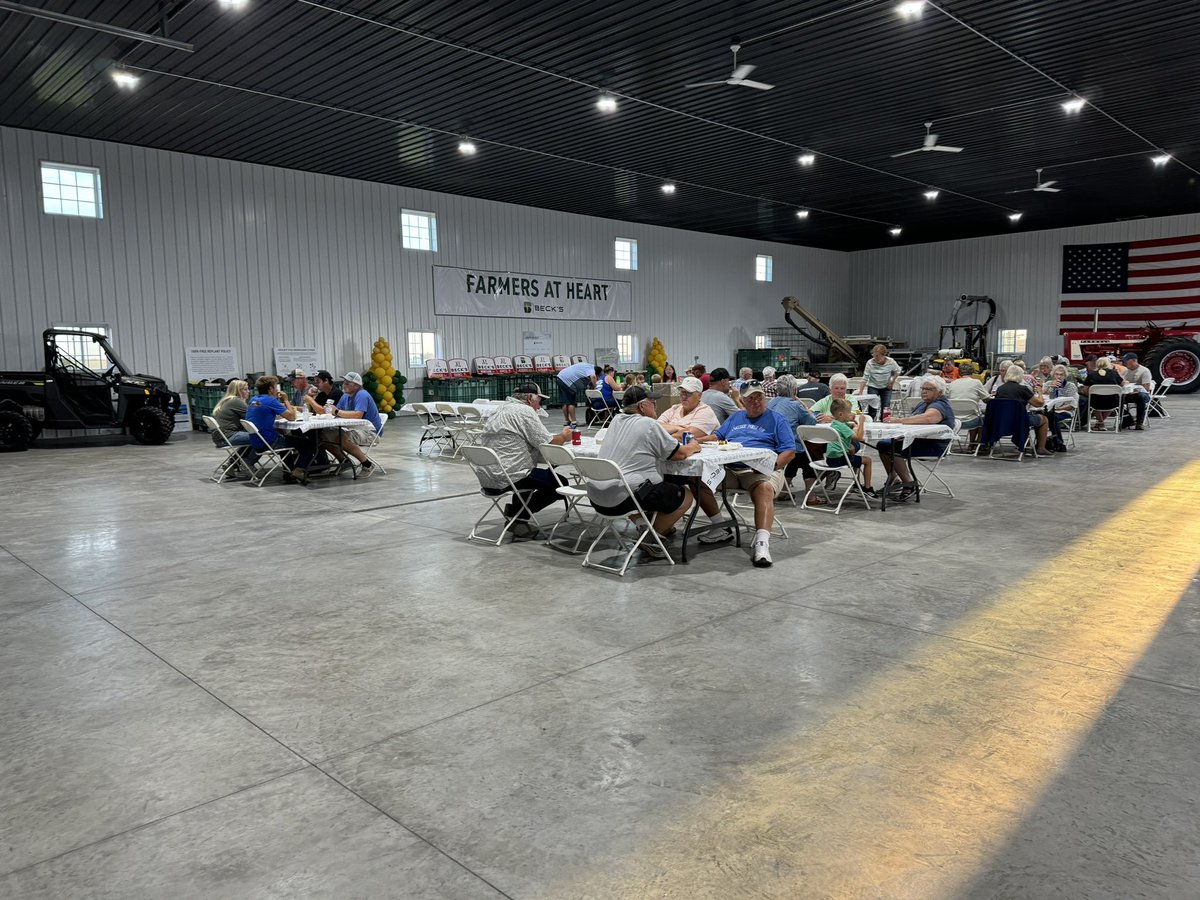 JacobsenJaden's tweet photo. Our first customer appreciation and open house in the new seed shed was a success!  @BecksHybrids #wearebecks https://t.co/lMak9ikzBT