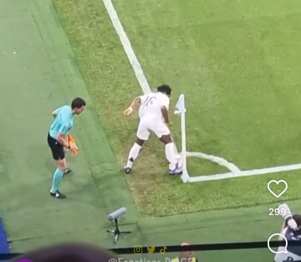 Está dentro. Enséñala al Sota Yordi

#ChiringuitoMadrid