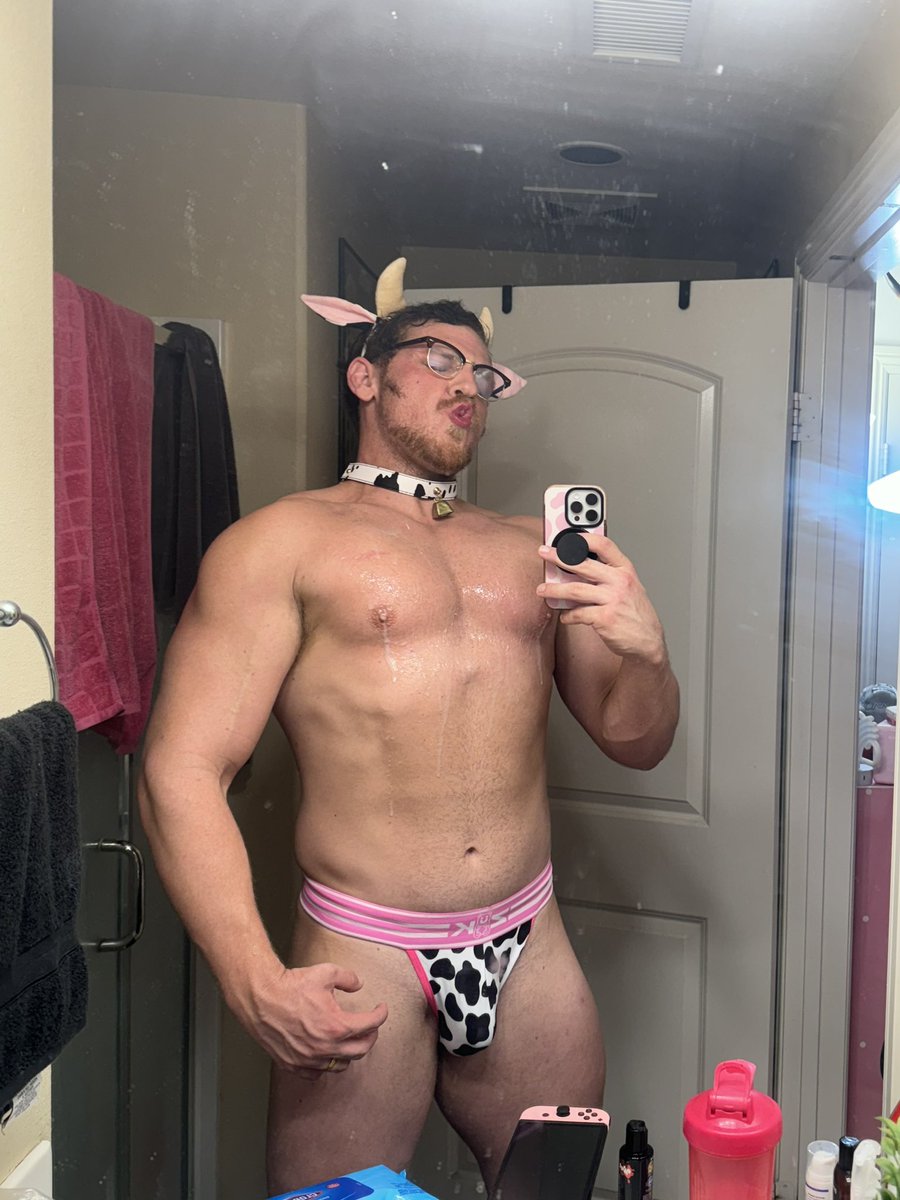 bubblegumshaneX's tweet photo. Moooooo 🐮 https://t.co/f0IZub4HGn