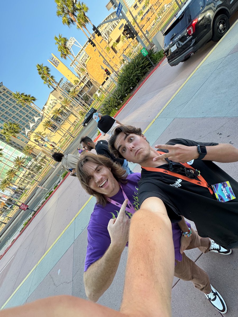 bonksalsa's tweet photo. Sexiest hair at twitchcon goes to @TheWillNeff https://t.co/3q9Di73gEs