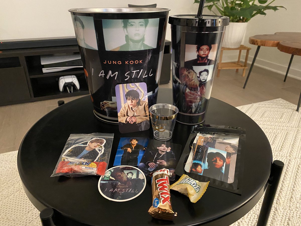 bangtan__belle's tweet photo. Finally watched #JUNGKOOK_IAMSTILL with @Tawannie7 yesterday &amp; almost 200 other ARMYs, some driving 2-3 hours to join us. It was a lot of fun, loved hearing reactions throughout the docu 💜 Thank you to our local ARMYs who decorated and organized everything! #SDARMY #BTS_ARMY https://t.co/9Og1S5mj9U