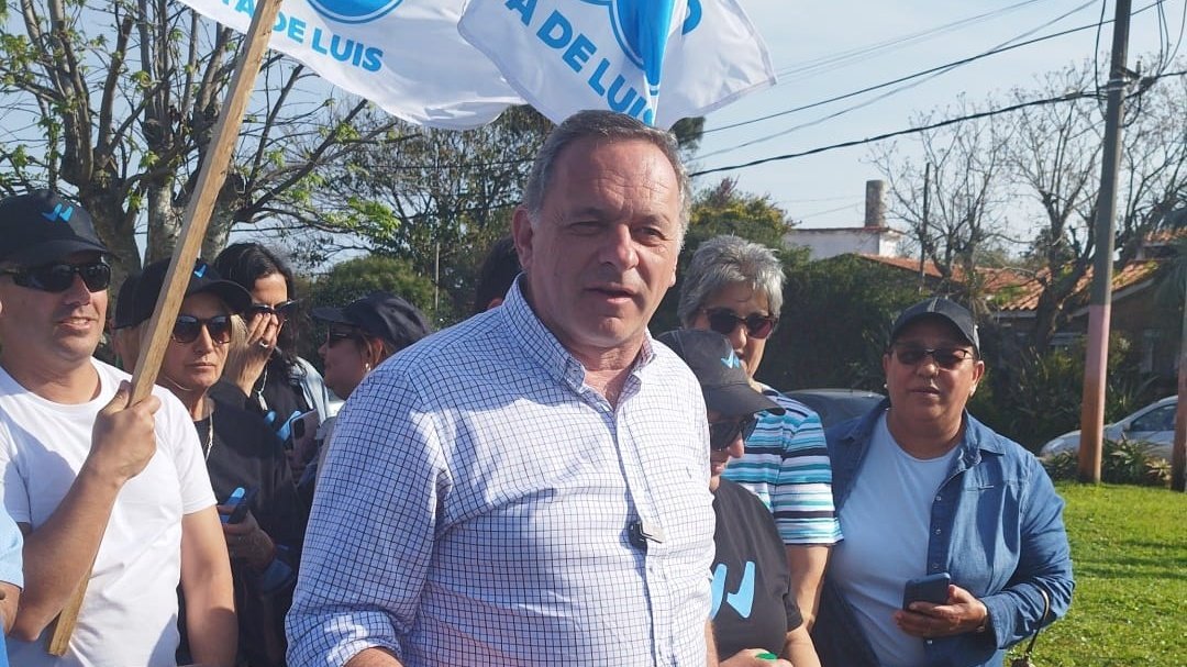 GabrielChapez's tweet photo. Feria de Parque del Plata junto a @AlvaroDelgadoUy y @liclerete

#LISTA400 https://t.co/6McIkSMJK7