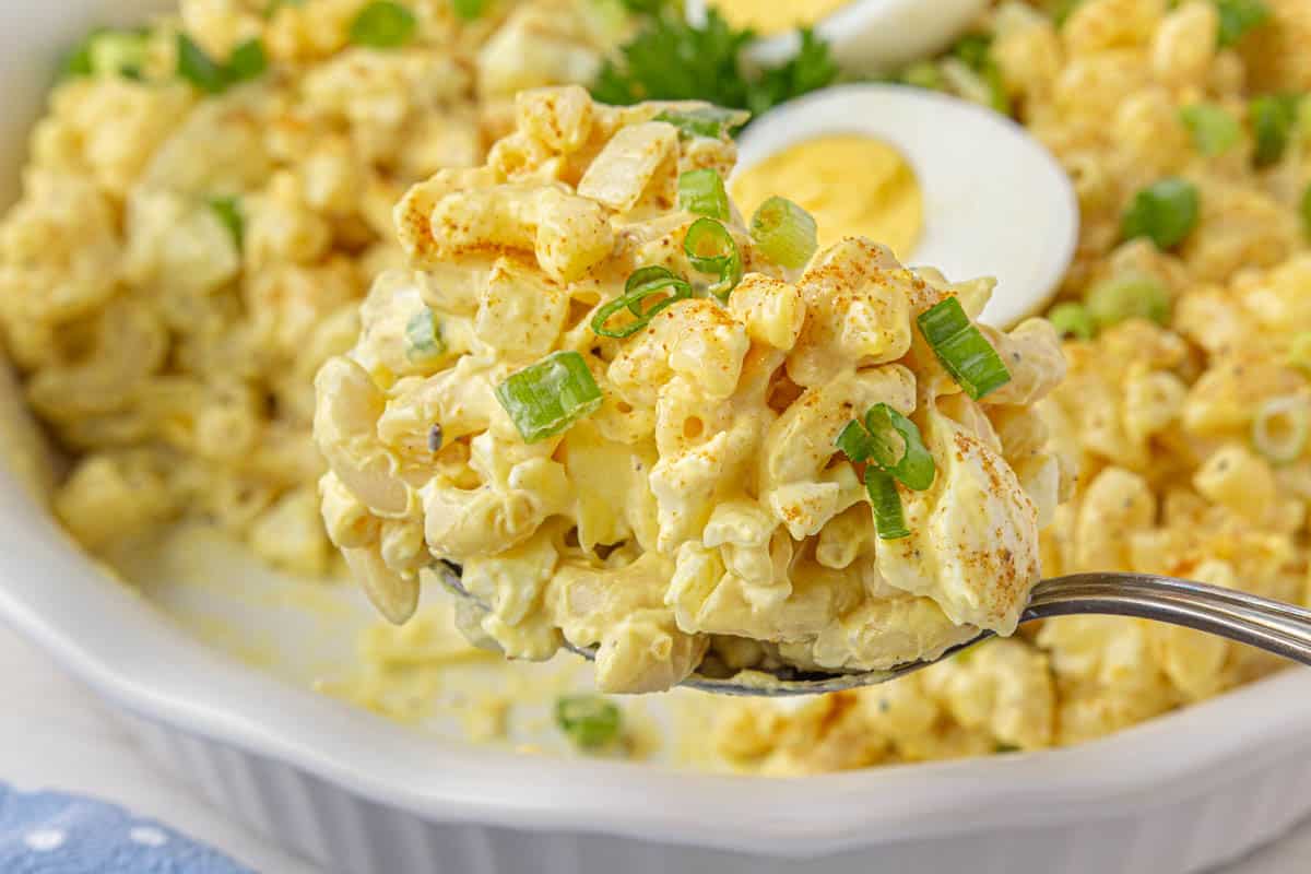 Rich and creamy, this easy-to-make side dish is always the first thing gone at family gatherings and bbq's. It's got all the best ingredients and a drool-worthy recipe! bowl-me-over.com/deviled-egg-pa…