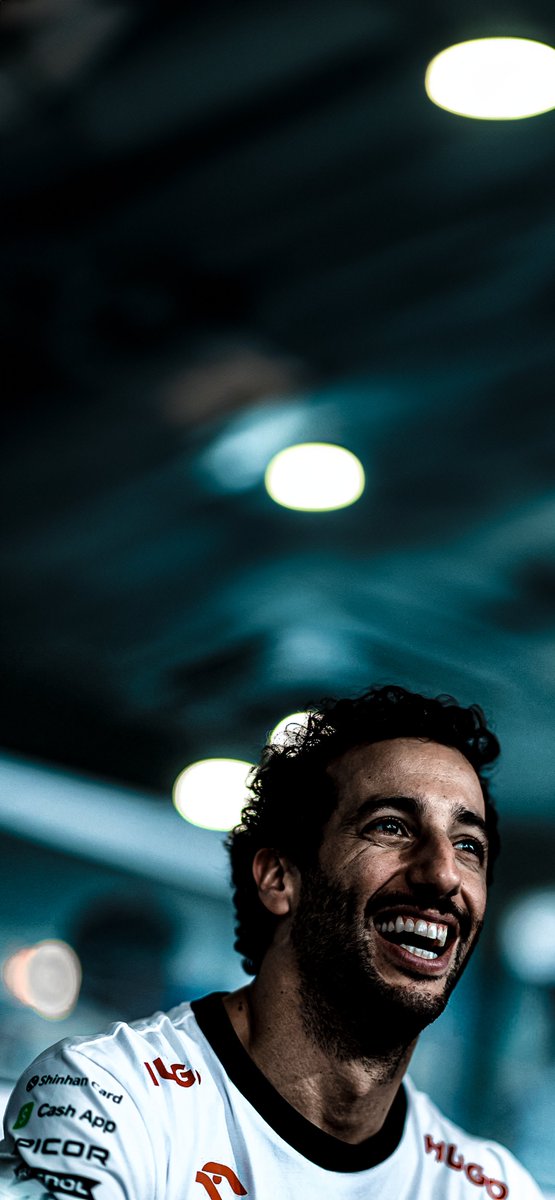 BW_Wallies's tweet photo. "Enjoy the butterflies" 🦋
Dont cry because its over, smile  because it happened ❤️

Daniel Ricciardo | #SingaporeGP 🇸🇬🇦🇺 https://t.co/f46E7868JF
